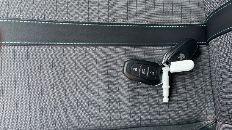 Peugeot 208 1.2 PureTech 100 Allure Premium 5dr Petrol Hatchback